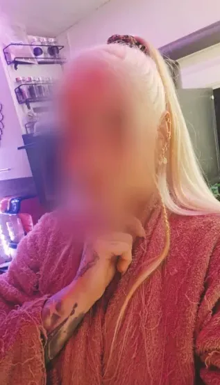 Caroline, 34