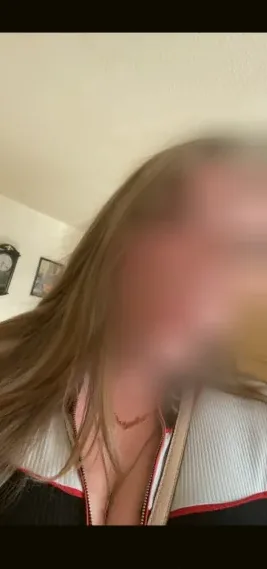 Emilie, 25